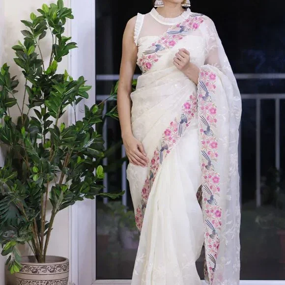 Beautiful Sequins--Saree - Picture 4 of 4